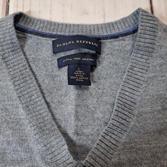 Banana Republic Extra Fine Merino Wool V Neck Sweatshirt Base Layer Size L - Picture 7 of 8